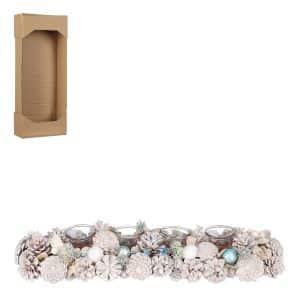 Adventsstage med hvide kogler og blå pynt